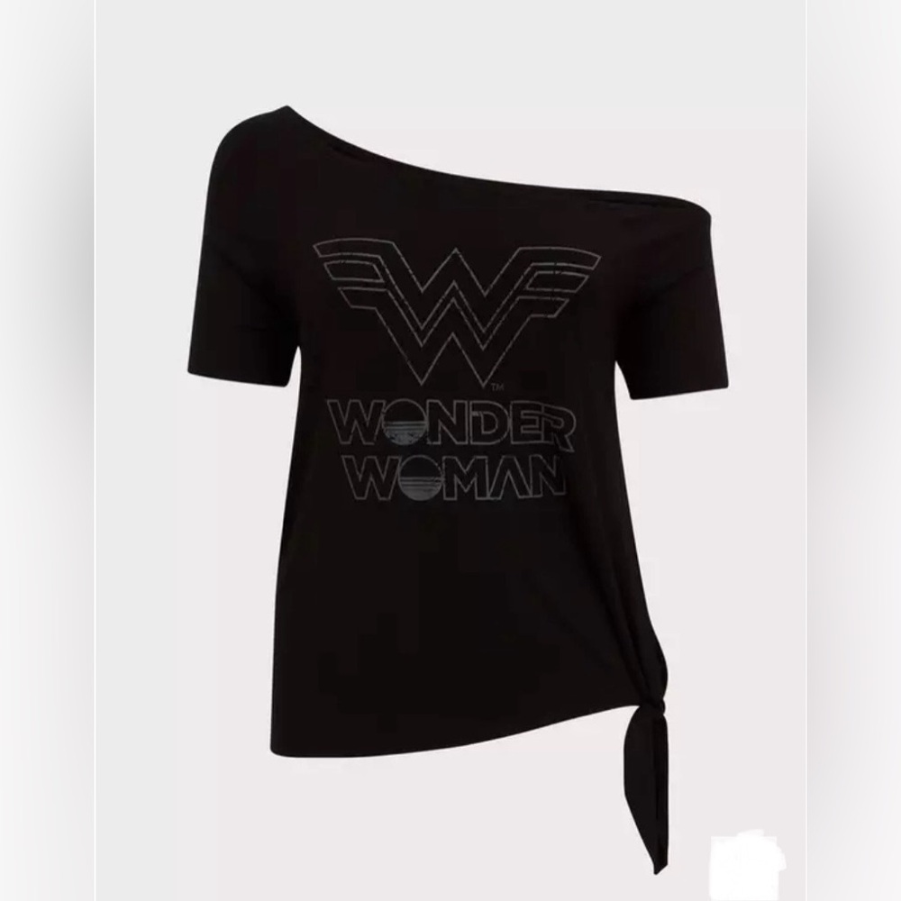NWT Wonder Woman 84 Black Jersey Off-Shoulder Tie-Front Tee T-Shirt torrid Sexy